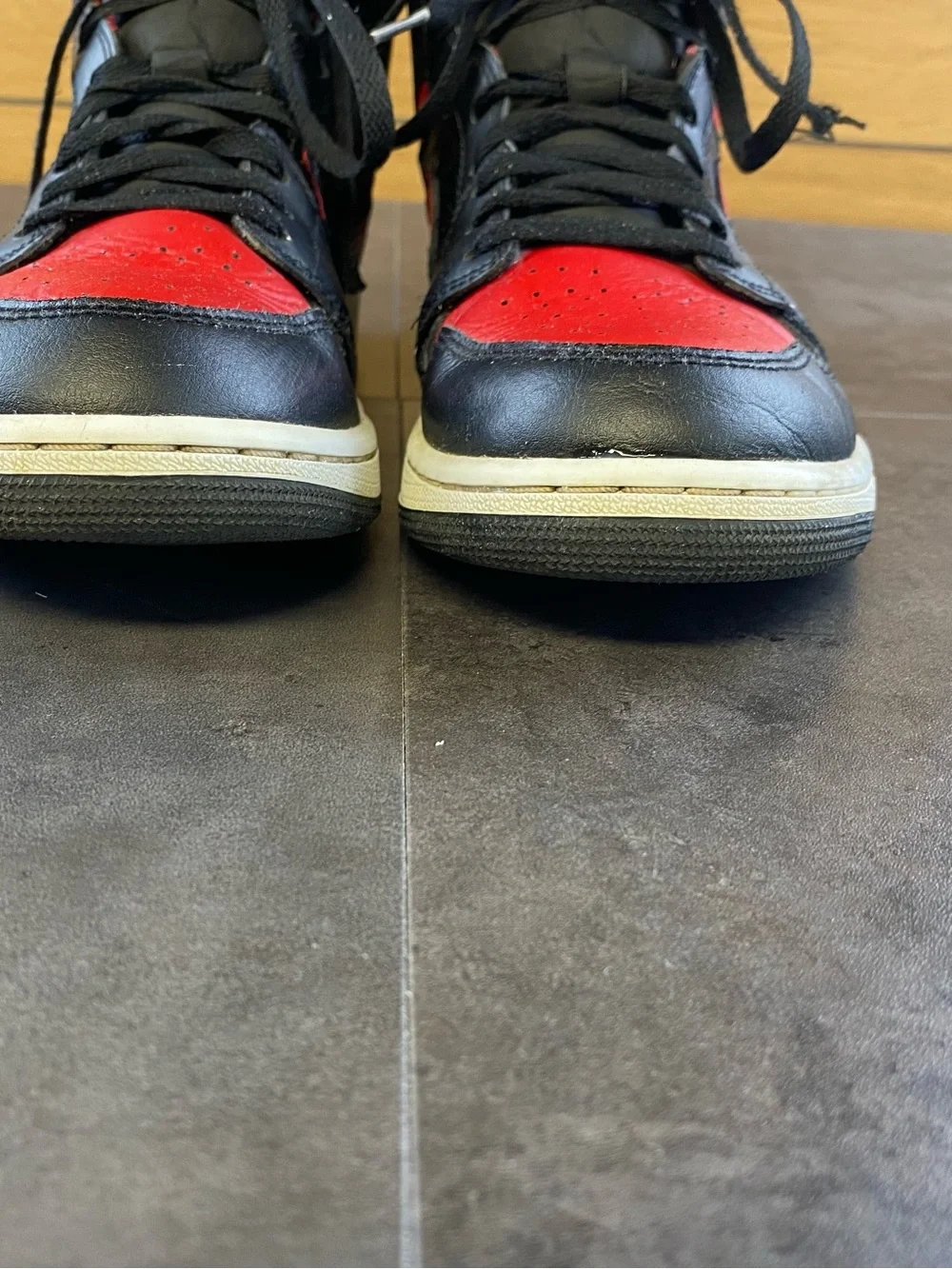 Nike Jordan Air 1 Mid Men’s Black and Red Sneaker size 11- CLEAN